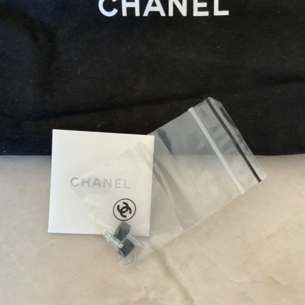 Chanel Fuschia Pumps with Navy Cap Toe with Original Box, size 40 - Picture 7 of 8